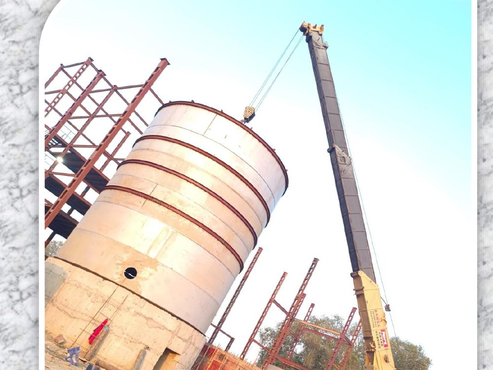 Demag HC400 — 150 ton crawler crane for hire